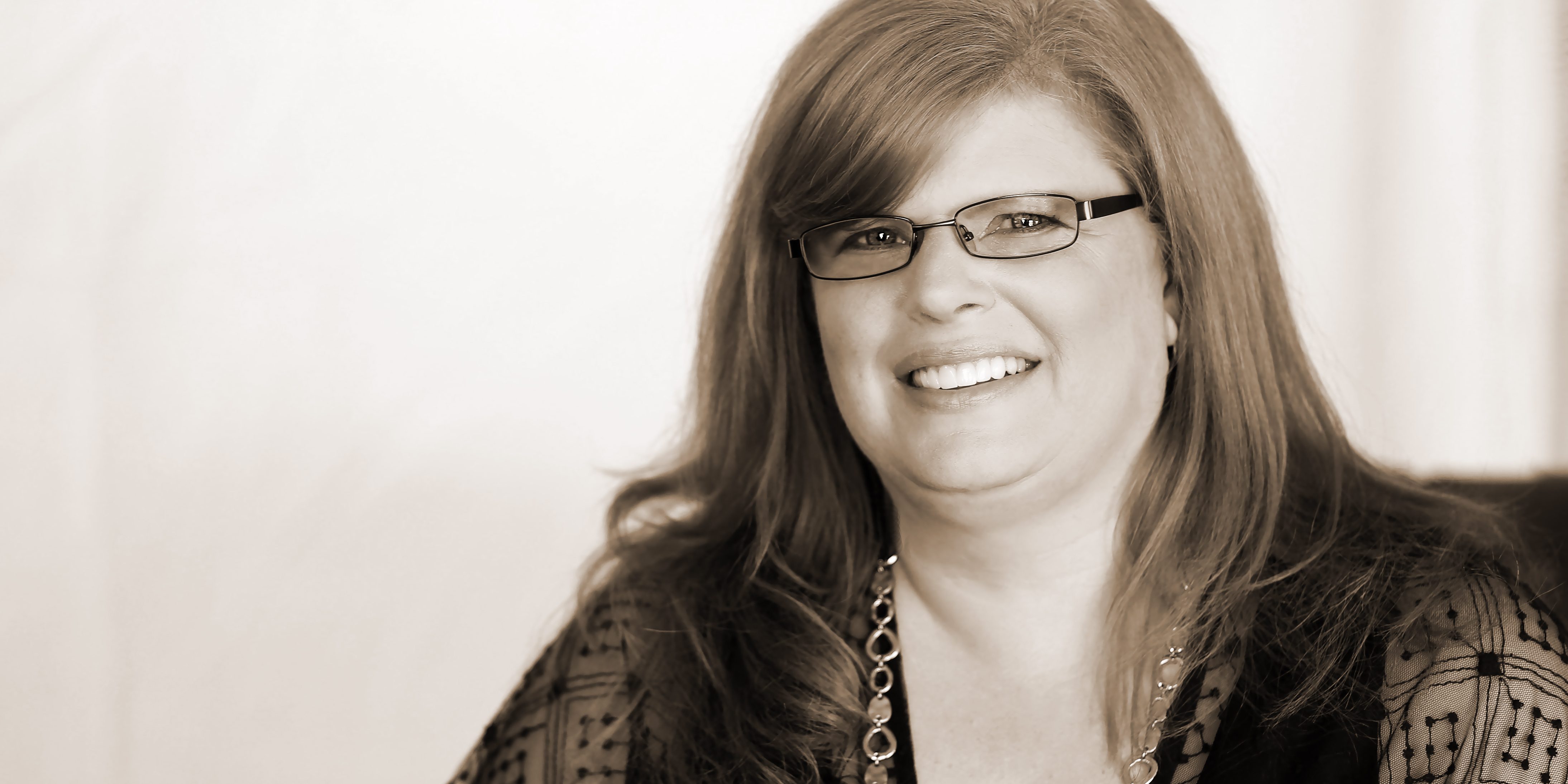 Renee Winter: The Ultimate Social Media Domination! - klcrfnv